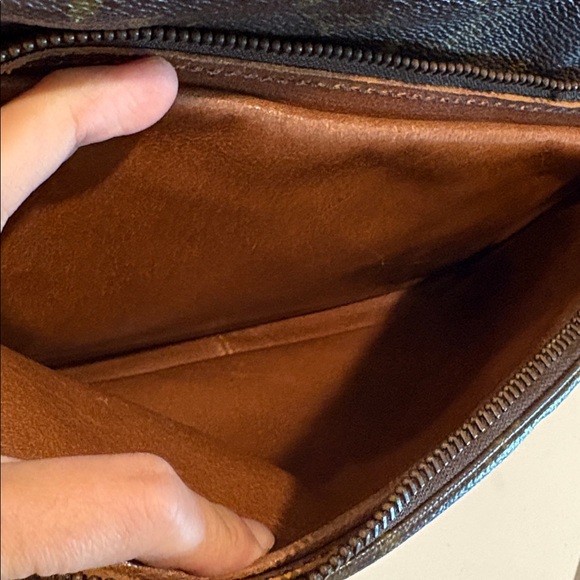 Louis Vuitton Vintage Monogram Crossbody Bag Leather with COA - Picture 14 of 16